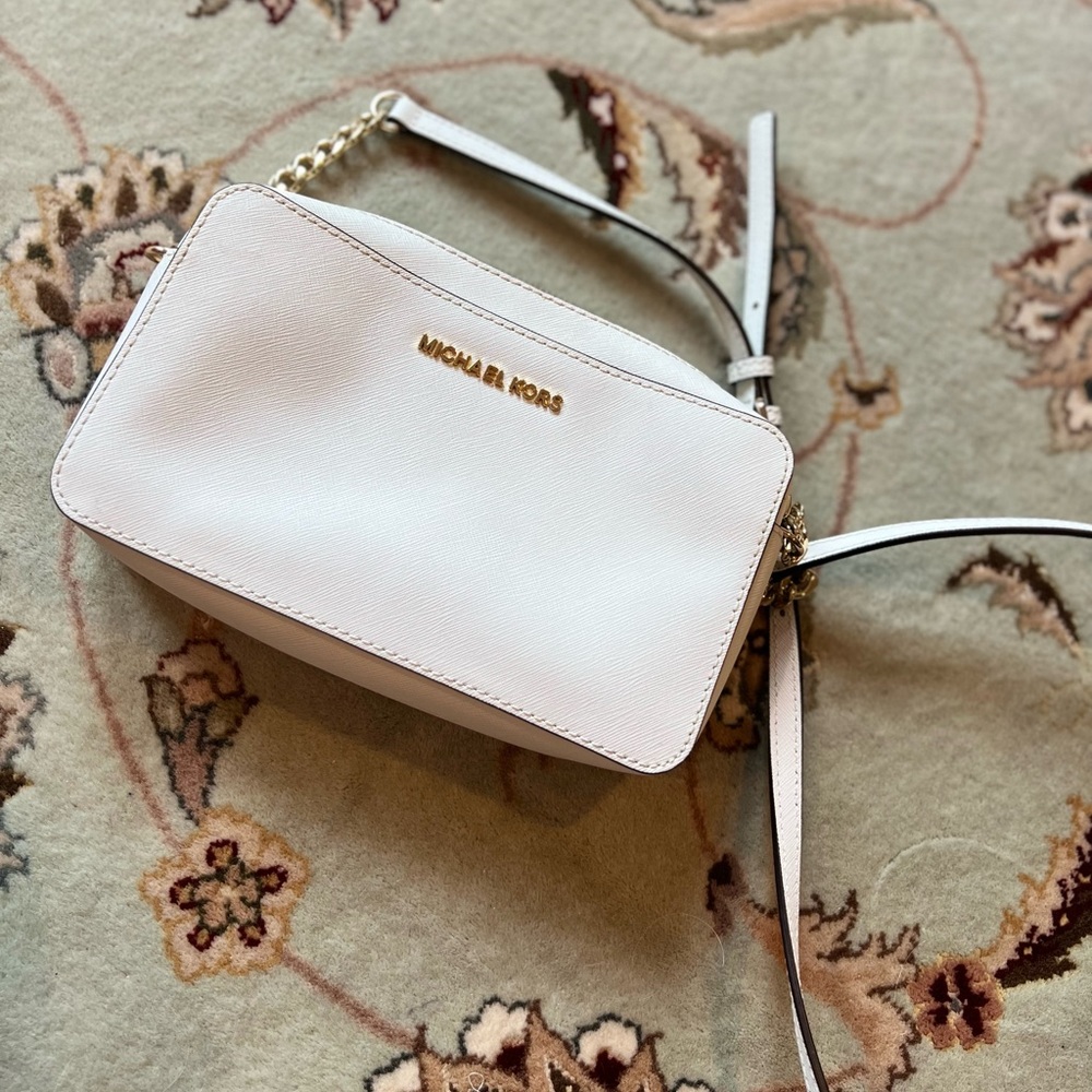 White Michael Kors crossbody handbag